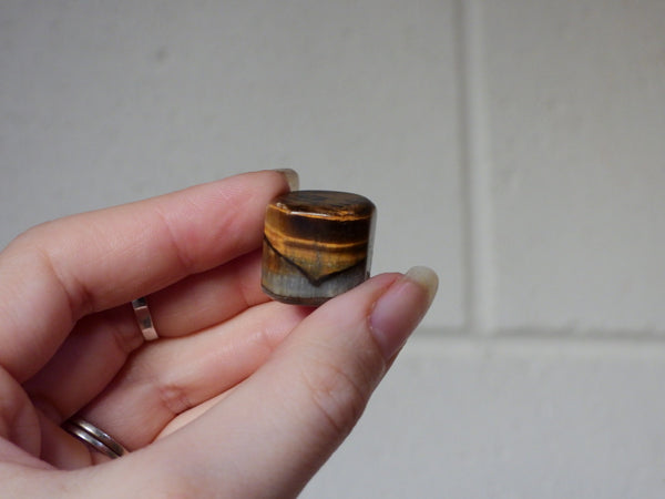 Tiger's Eye tumbles